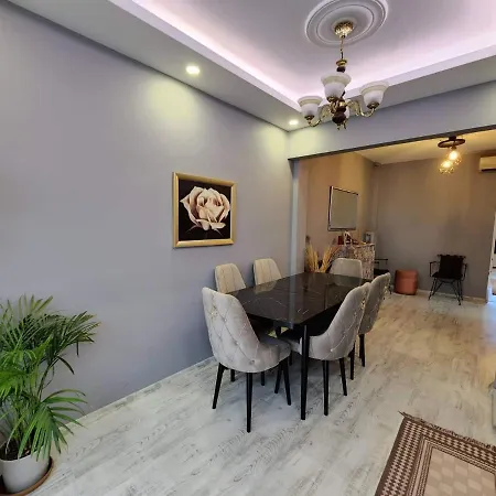 Apartment Luxurious 3-bedroom Apartment, Sisli